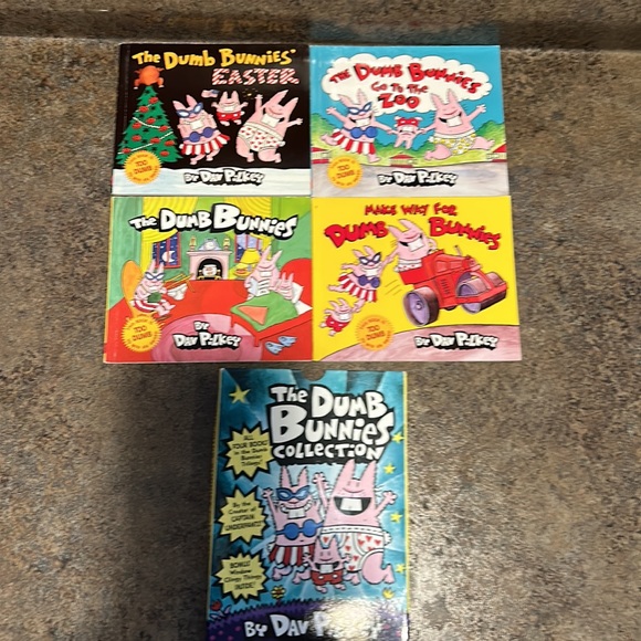 1 Nickelodeon book and a 4 book box set of The Dumb Bunnies Collection - Picture 3 of 5